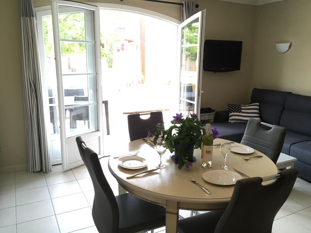 Appartement Dans Residence - Le Domaine De Camiole 卡连 外观 照片