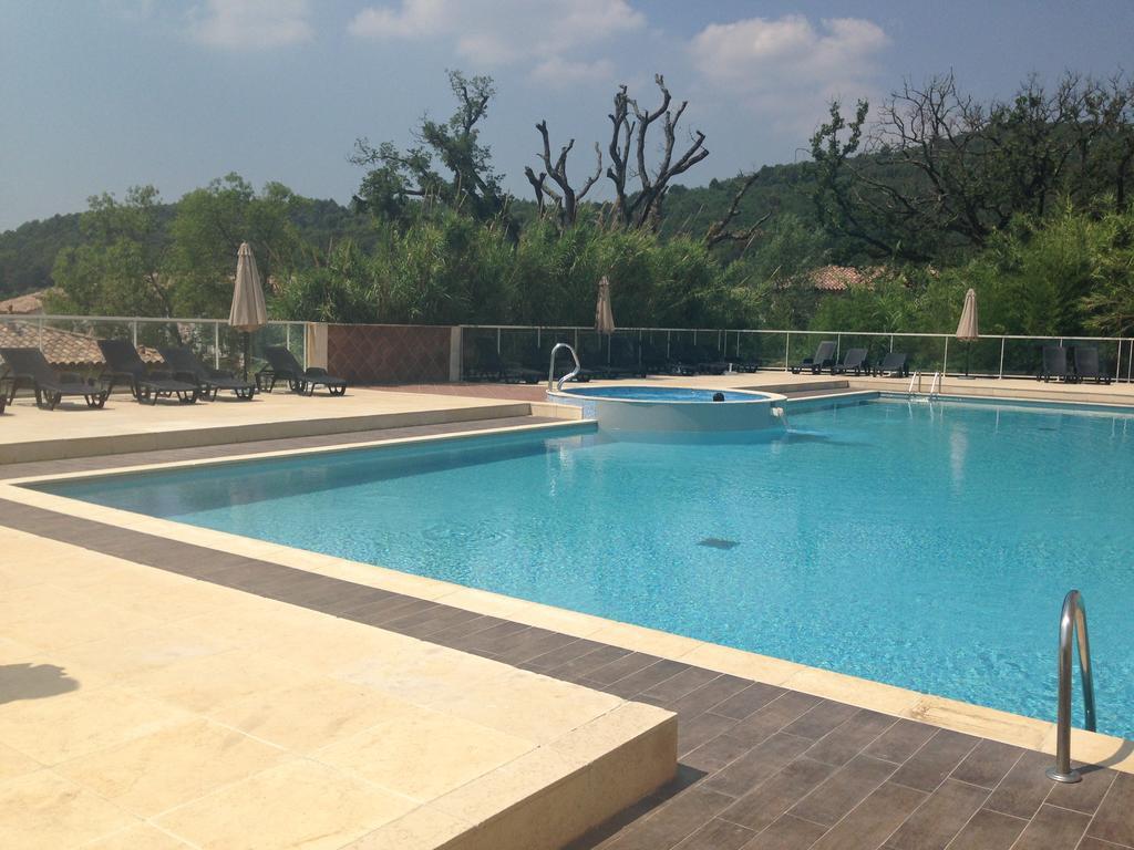 Appartement Dans Residence - Le Domaine De Camiole 卡连 外观 照片