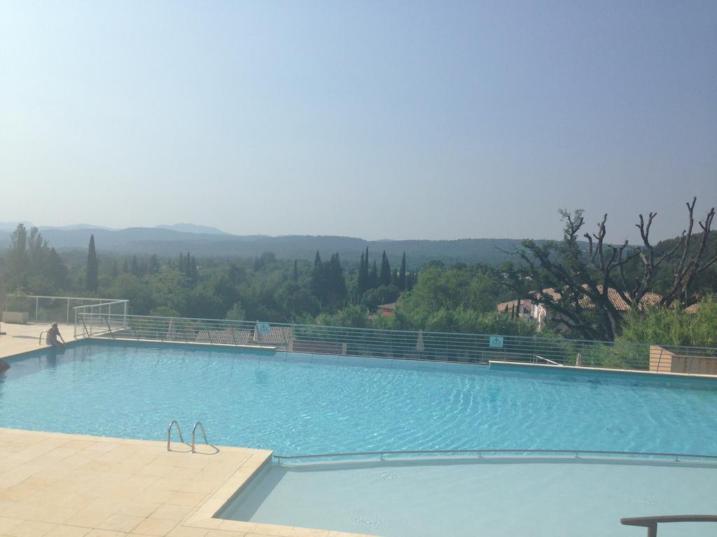 Appartement Dans Residence - Le Domaine De Camiole 卡连 外观 照片