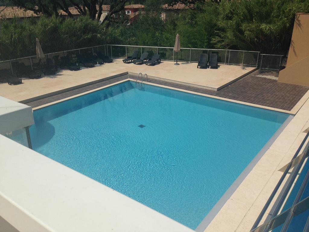 Appartement Dans Residence - Le Domaine De Camiole 卡连 外观 照片