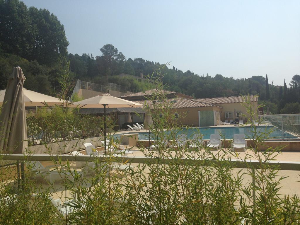 Appartement Dans Residence - Le Domaine De Camiole 卡连 外观 照片